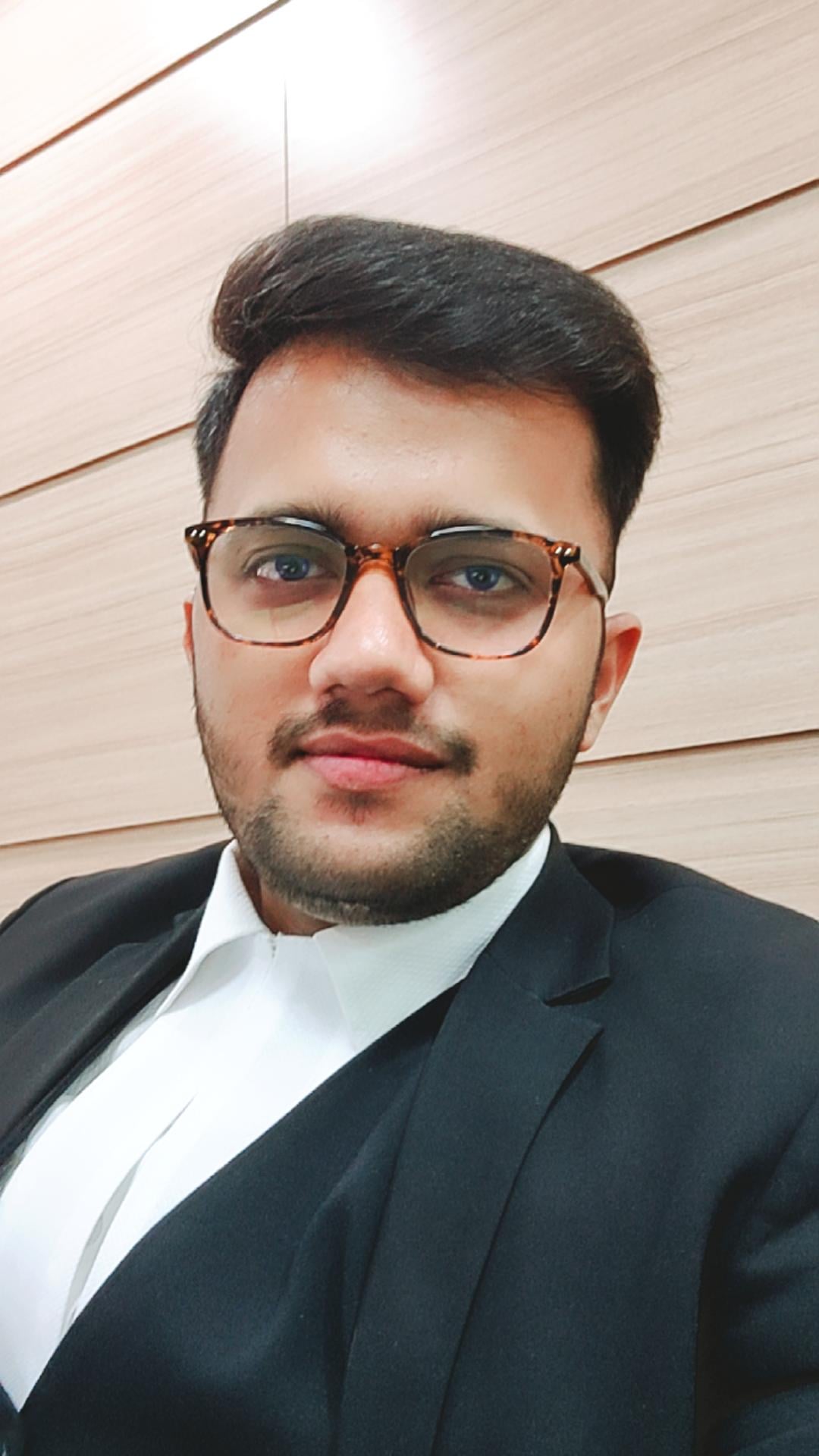 Advocate Ayush  Shrivastava