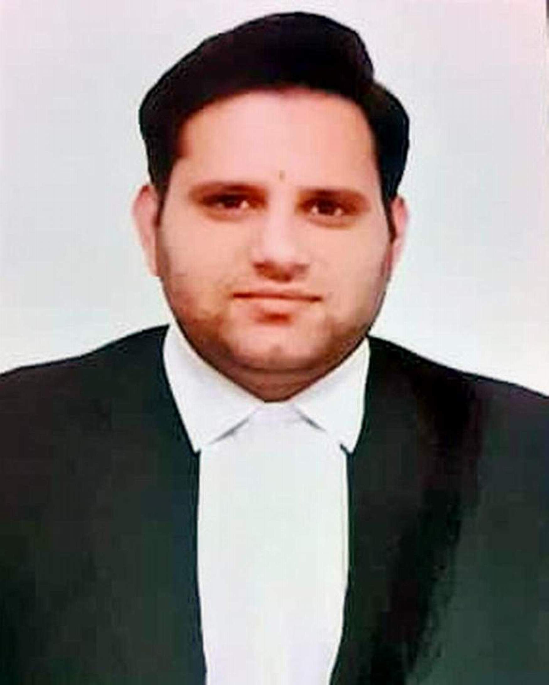 Advocate  Lakshay Laroiya